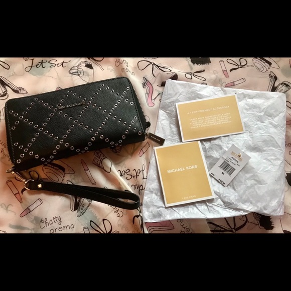 Michael Kors Handbags - 🚫SOLD Authentic Michael Kors Wristlet, Black